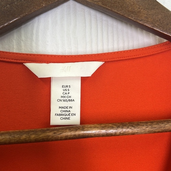 H&M - Orange V Neck Long Sleeve Soft Snap Closure Bodysuit Size Small - Picture 7 of 10